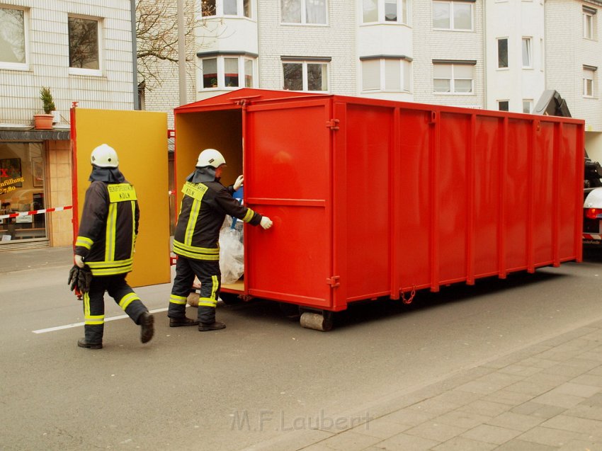 Weisses Pulver im Buero gefunden Koeln Porz Mitte Hauptstr P467.JPG